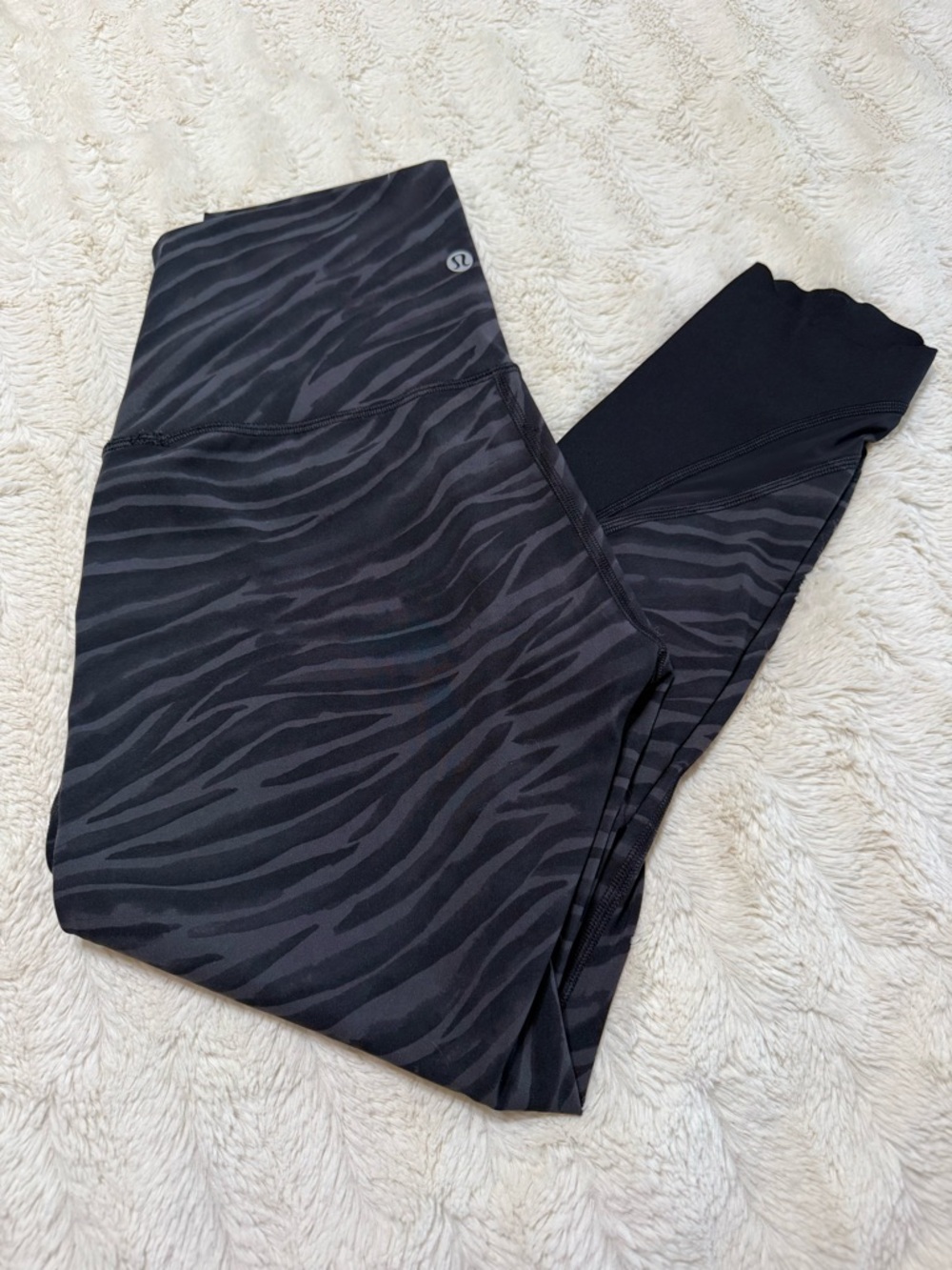 Lululemon Wunder Under High-Rise Crop 23” Scallop (Le Tigre Camo Deep Coal) 6